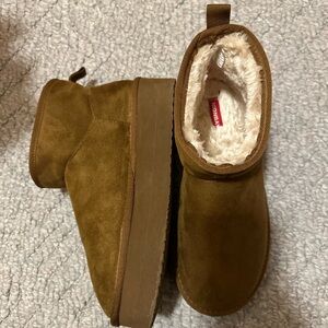 Women’s Brown Fuzzy Platform Boots